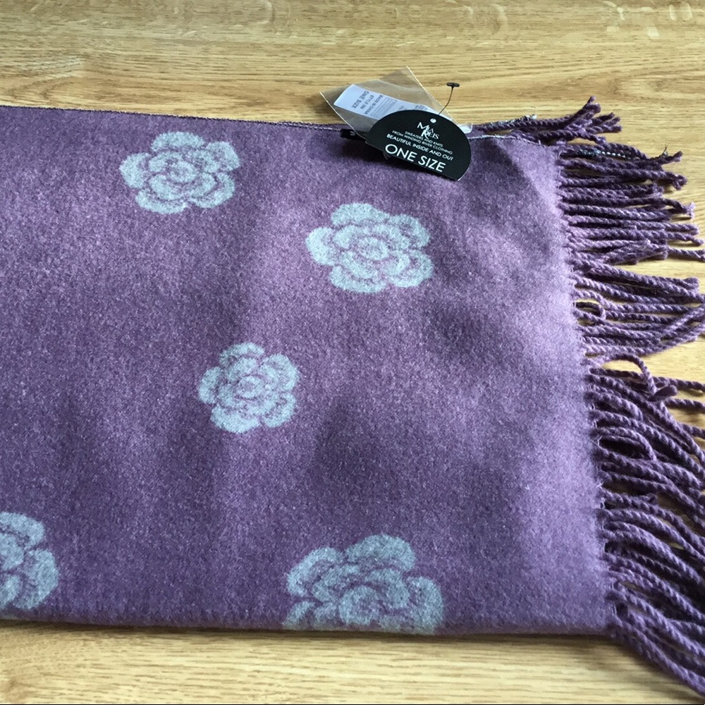 Mia Reis purple and gray scarf/ shawl.material polyester & viscose